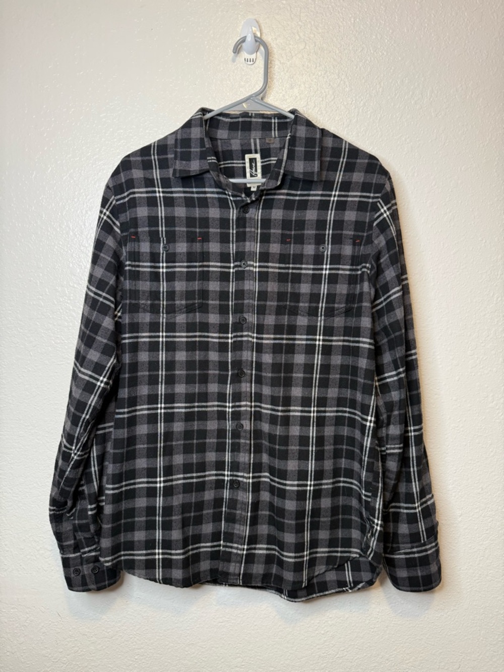 Howe No.65 Gray and Black Plaid Men’s Button Down Size Medium Curve Hem